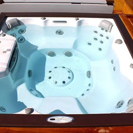 F2 Avec Jacuzzi, Petanque, A 3 Min Mer, Dans Grande Propriete * Портисьо